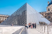 El robo al Louvre que parece sacado de una serie de Netflix: las increíbles coincidencias con Lupin