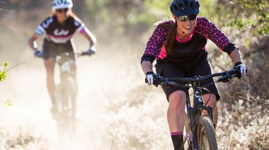 ¿Andar en bicicleta, correr o nadar? Cuál es el ejercicio más efectivo para quemar calorías, según los expertos